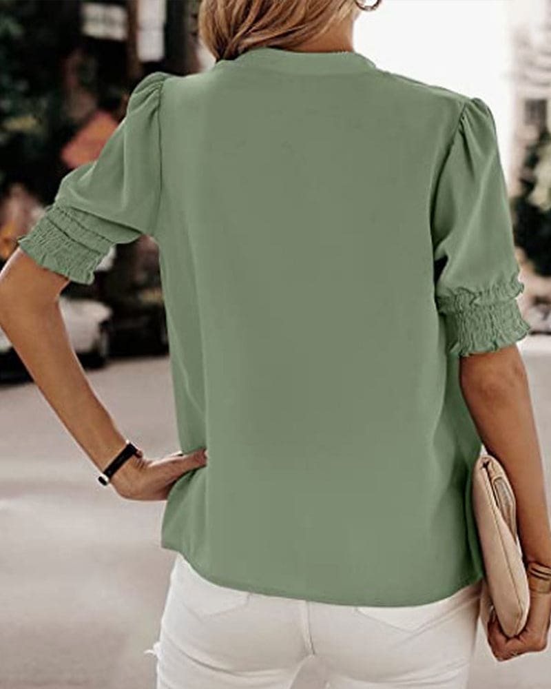 Sophia – Bluse mit V-Kragen und kurzen Ärmeln