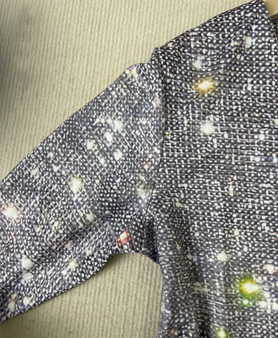 Elaina – Glitzerbluse mit langen Ärmeln