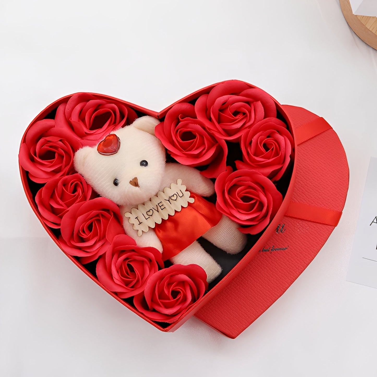 Heartley - Rosenbär als herzförmiges Präsent zum Valentinstag