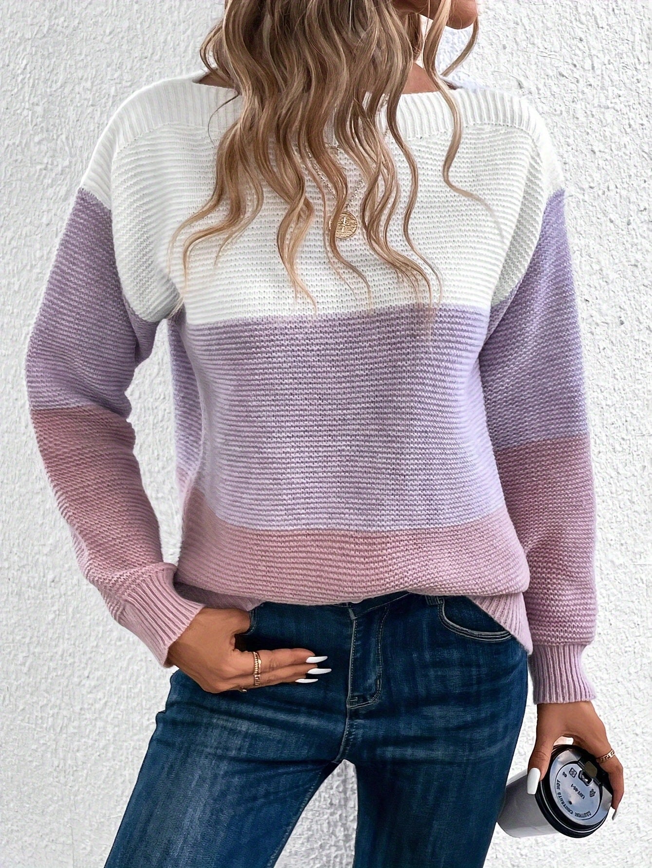 Muriel - Stilvoller Damenpullover mit dreifarbigen Streifen