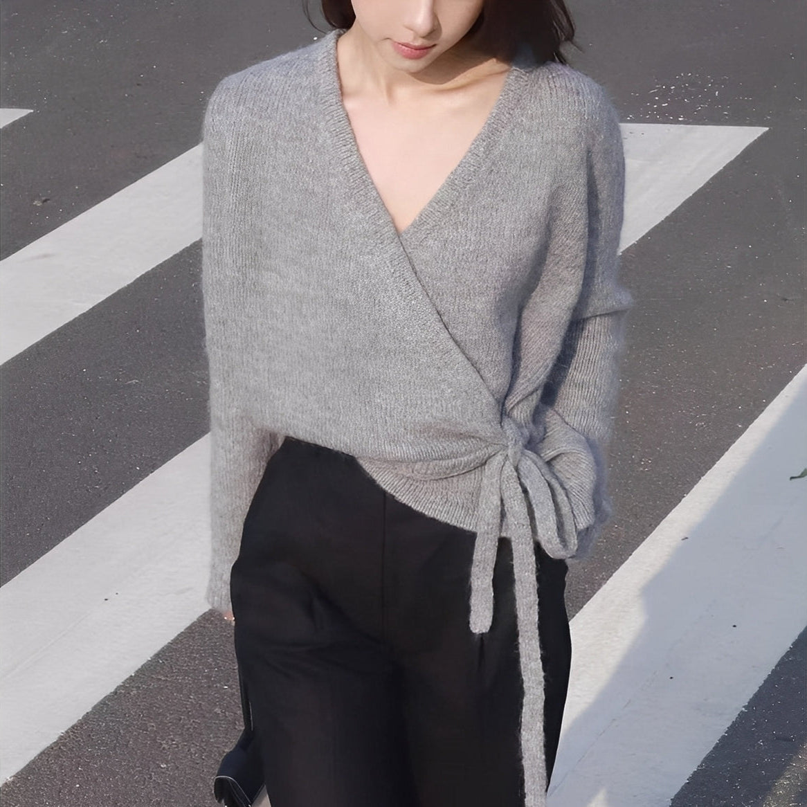 Eleanore - Eleganter Damenpulli mit schrägem Design