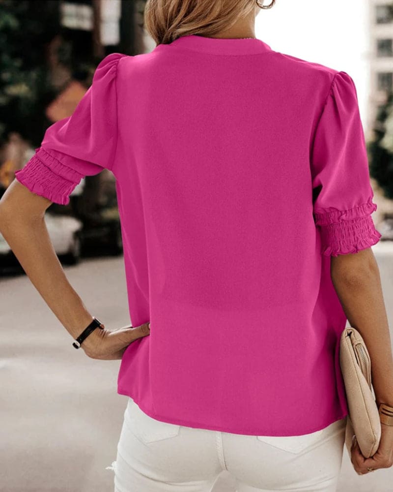 Sophia – Bluse mit V-Kragen und kurzen Ärmeln