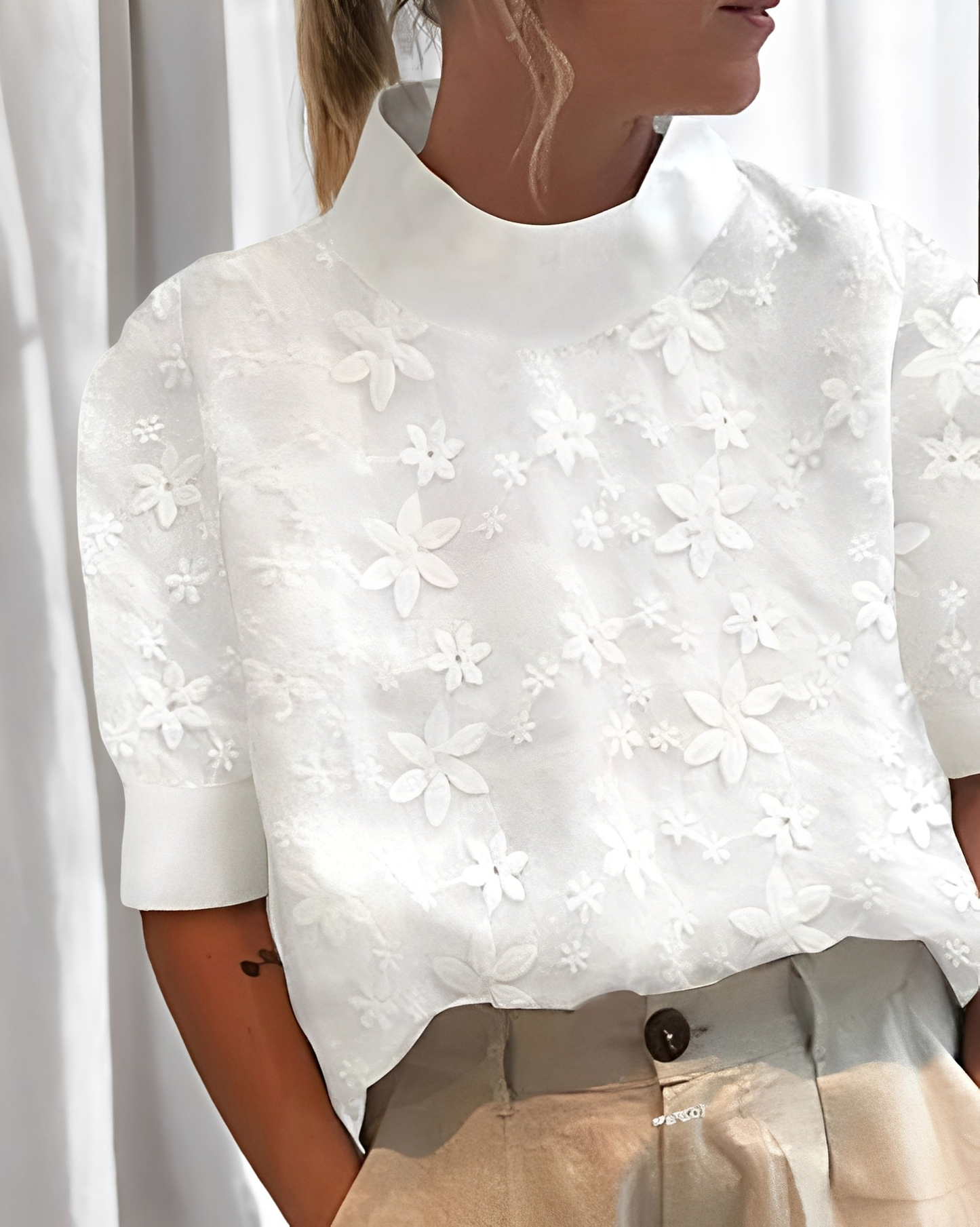 Julia - Trendige Bluse mit Stickerei und Stehkragen für Damen