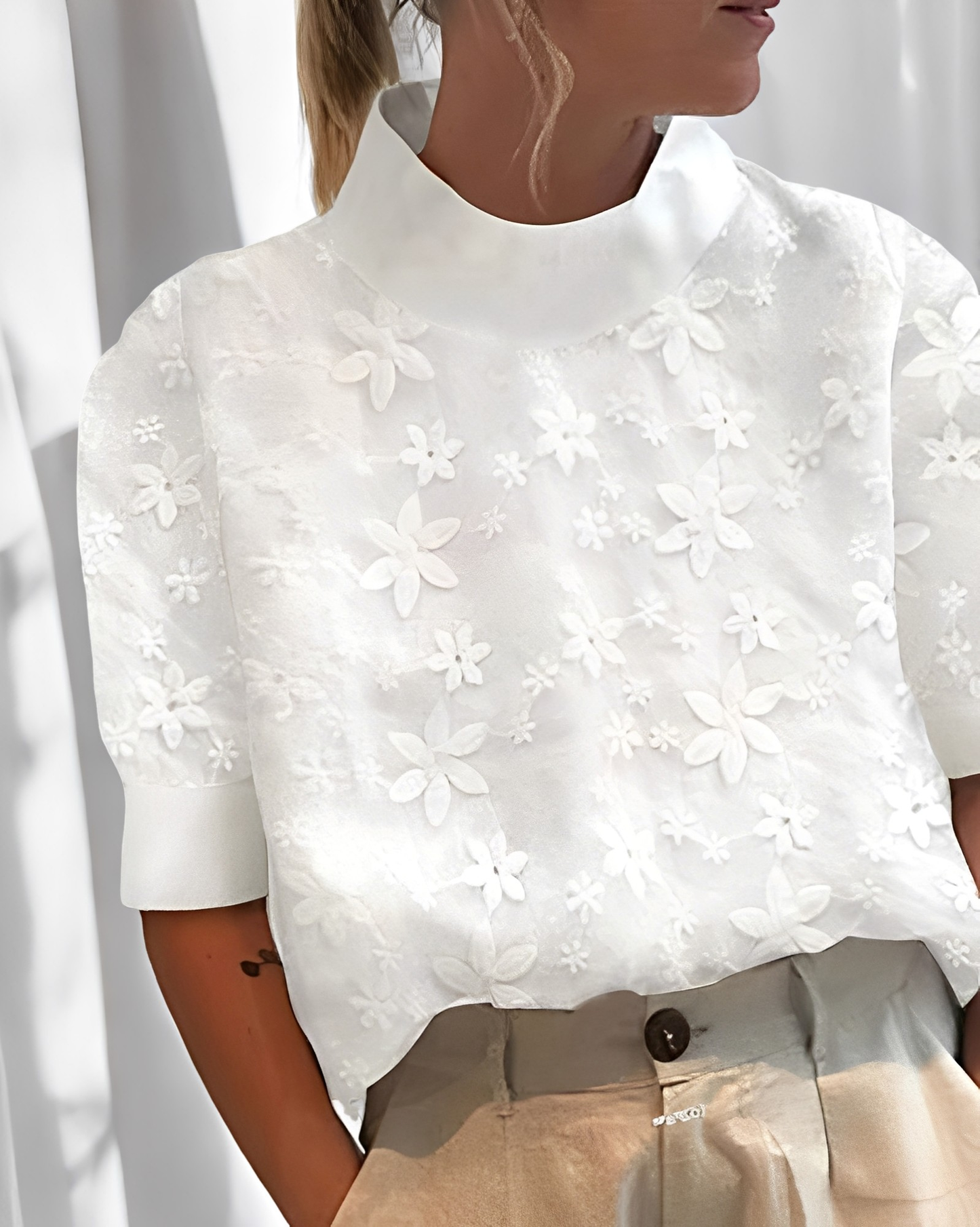 Julia - Trendige Bluse mit Stickerei und Stehkragen für Damen
