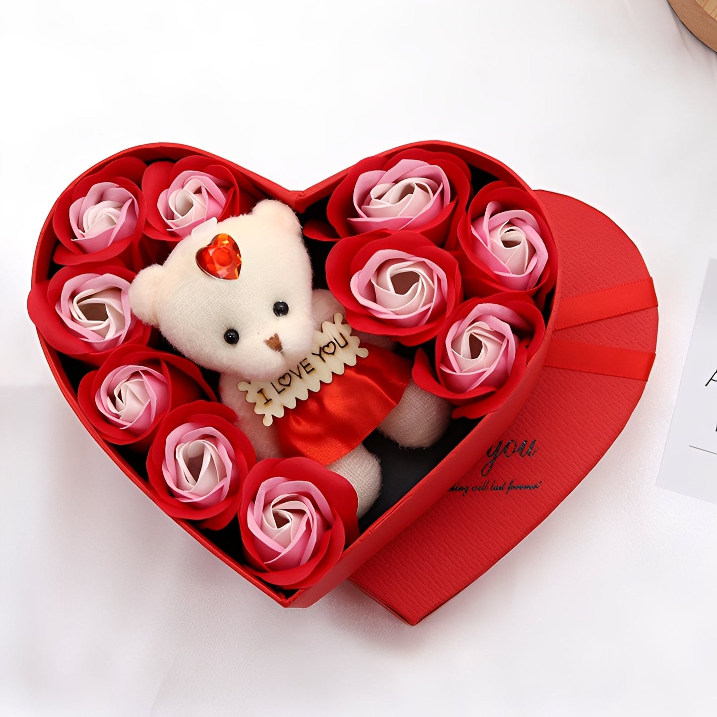 Heartley - Rosenbär als herzförmiges Präsent zum Valentinstag