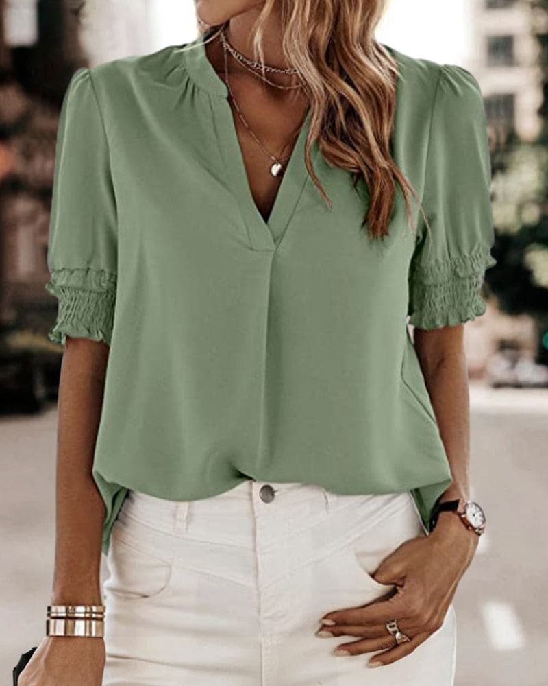 Sophia – Bluse mit V-Kragen und kurzen Ärmeln