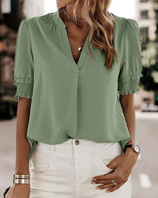 Sophia – Bluse mit V-Kragen und kurzen Ärmeln