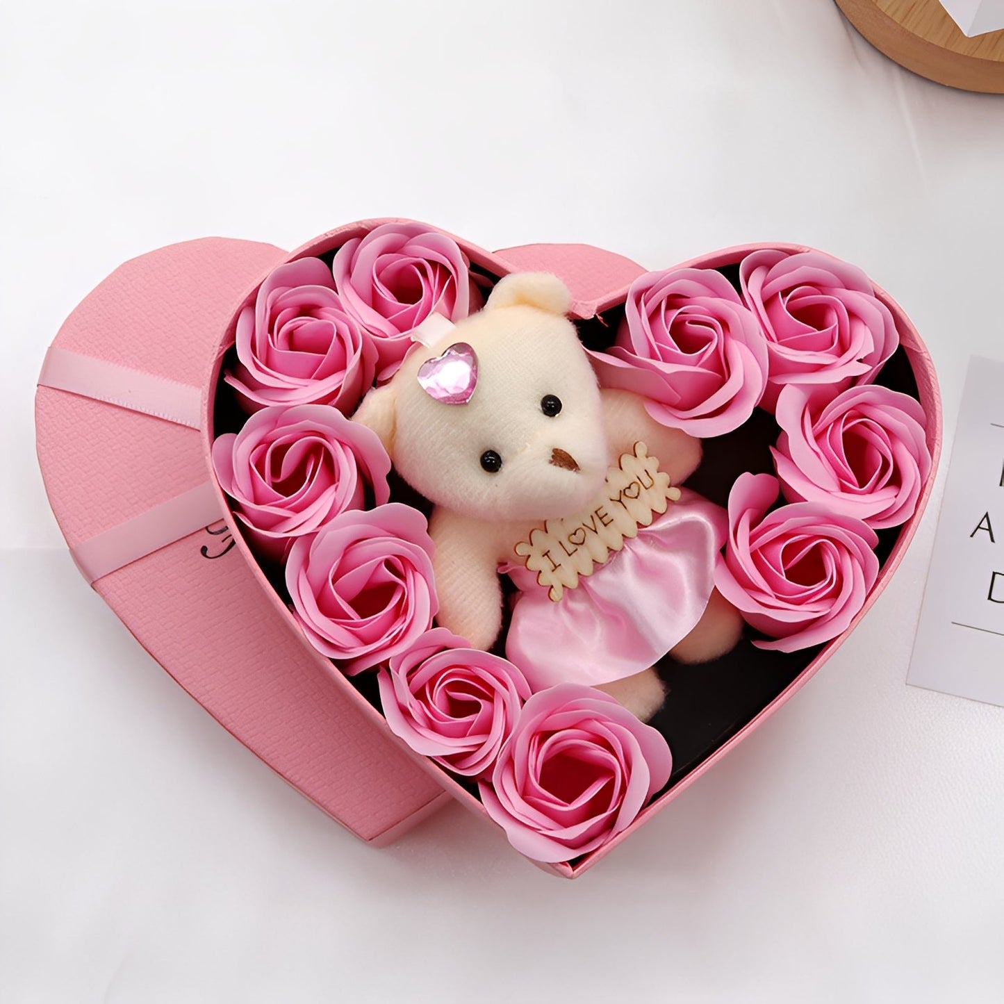 Heartley - Rosenbär als herzförmiges Präsent zum Valentinstag