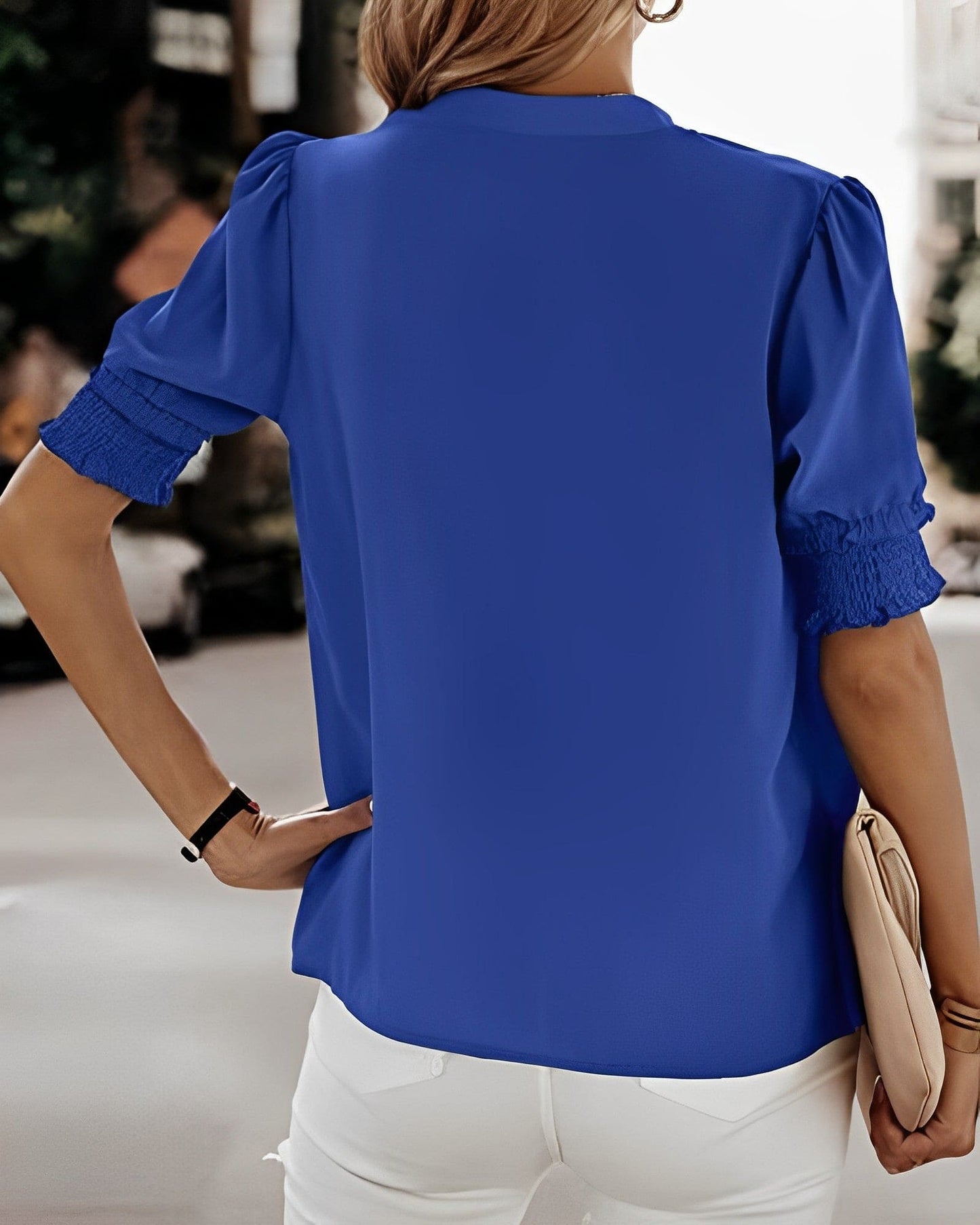 Sophia – Bluse mit V-Kragen und kurzen Ärmeln
