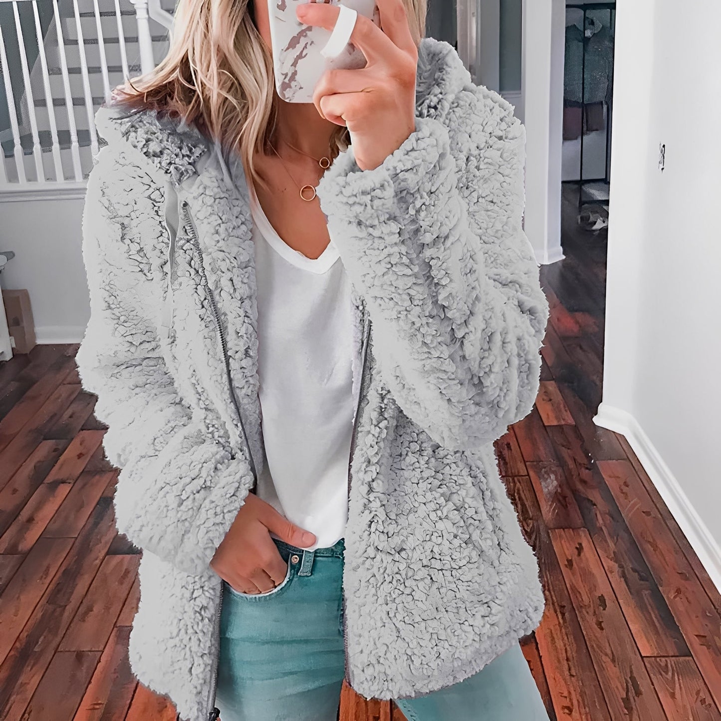 Blaire - Gemütliche Damenkapuzenjacke aus Teddyfell