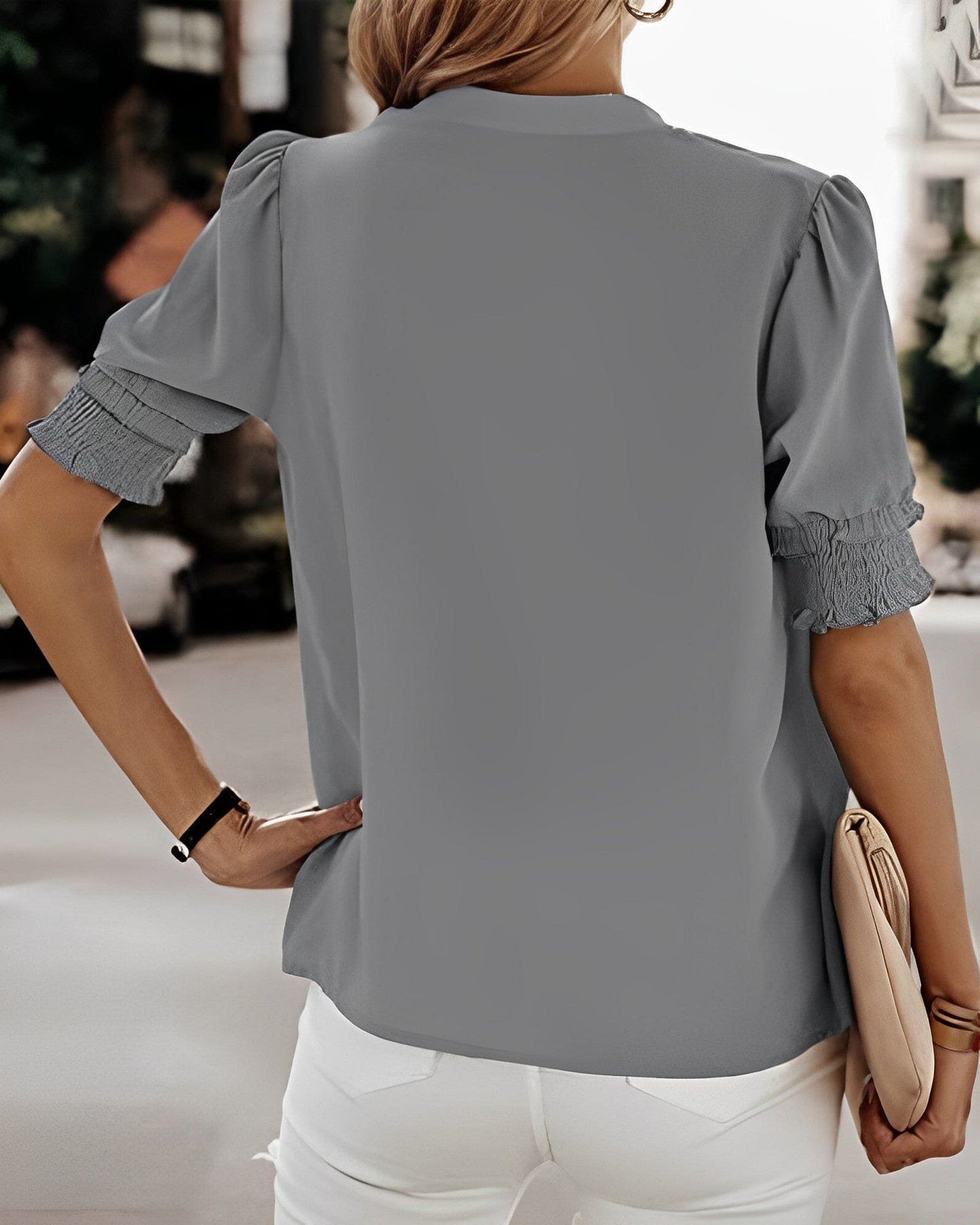 Sophia – Bluse mit V-Kragen und kurzen Ärmeln