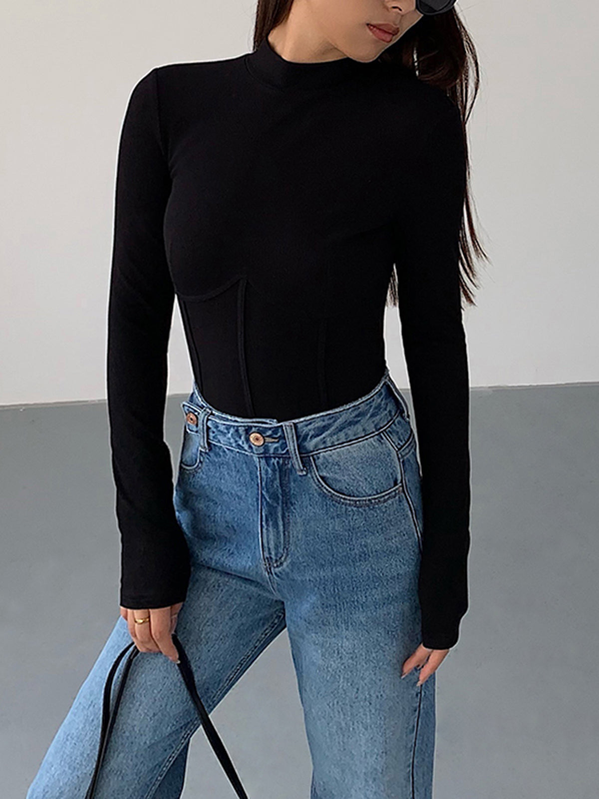 Nelia – Enges T-Shirt mit Stehkragen