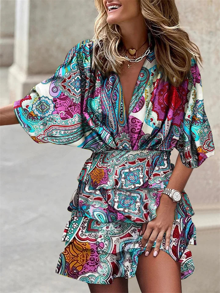 Liora – Florales Kleid mit V-Ausschnitt und Volants
