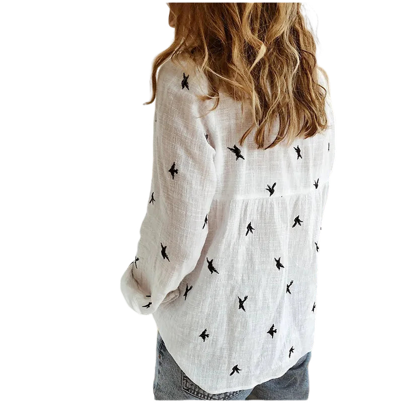 Cathy – Legere Bluse mit Vogelmotiv und Knopfleiste