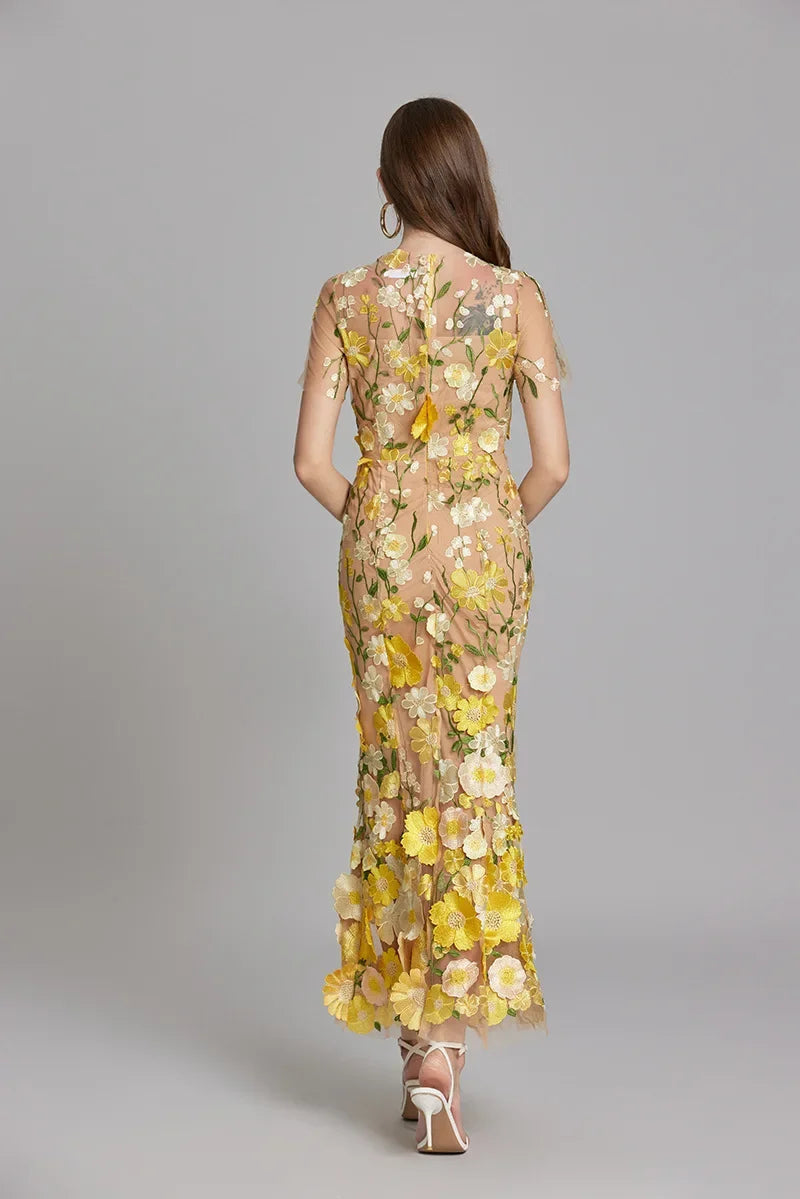 Elina – Besticktes Maxikleid ohne Ärmel