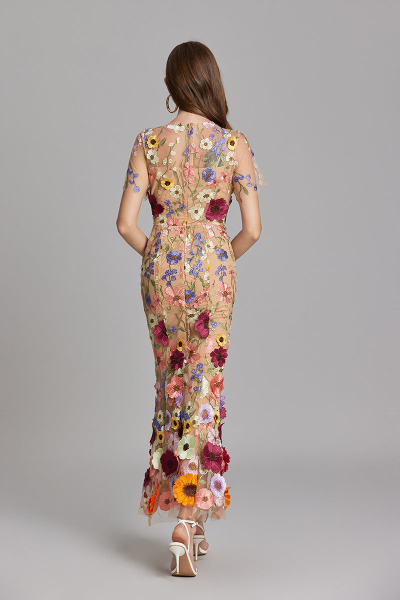 Elina – Besticktes Maxikleid ohne Ärmel