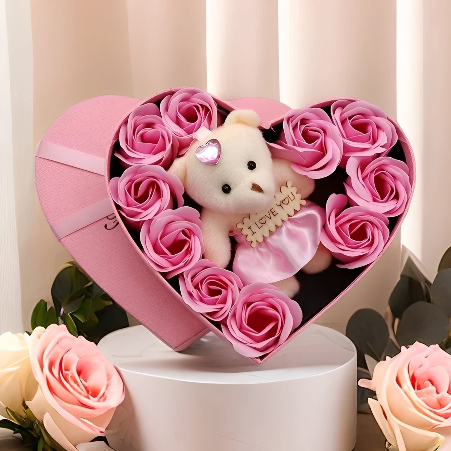 Heartley - Rosenbär als herzförmiges Präsent zum Valentinstag