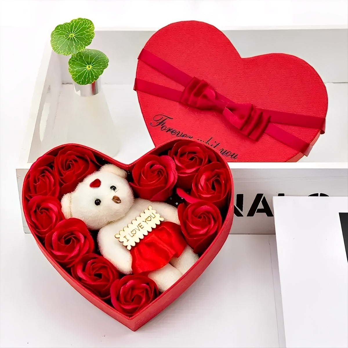 Heartley - Rosenbär als herzförmiges Präsent zum Valentinstag