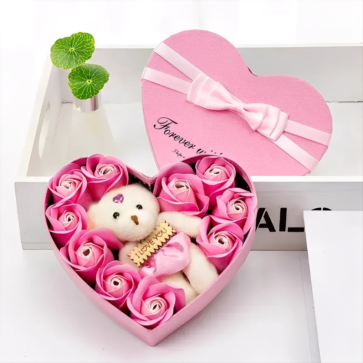 Heartley - Rosenbär als herzförmiges Präsent zum Valentinstag