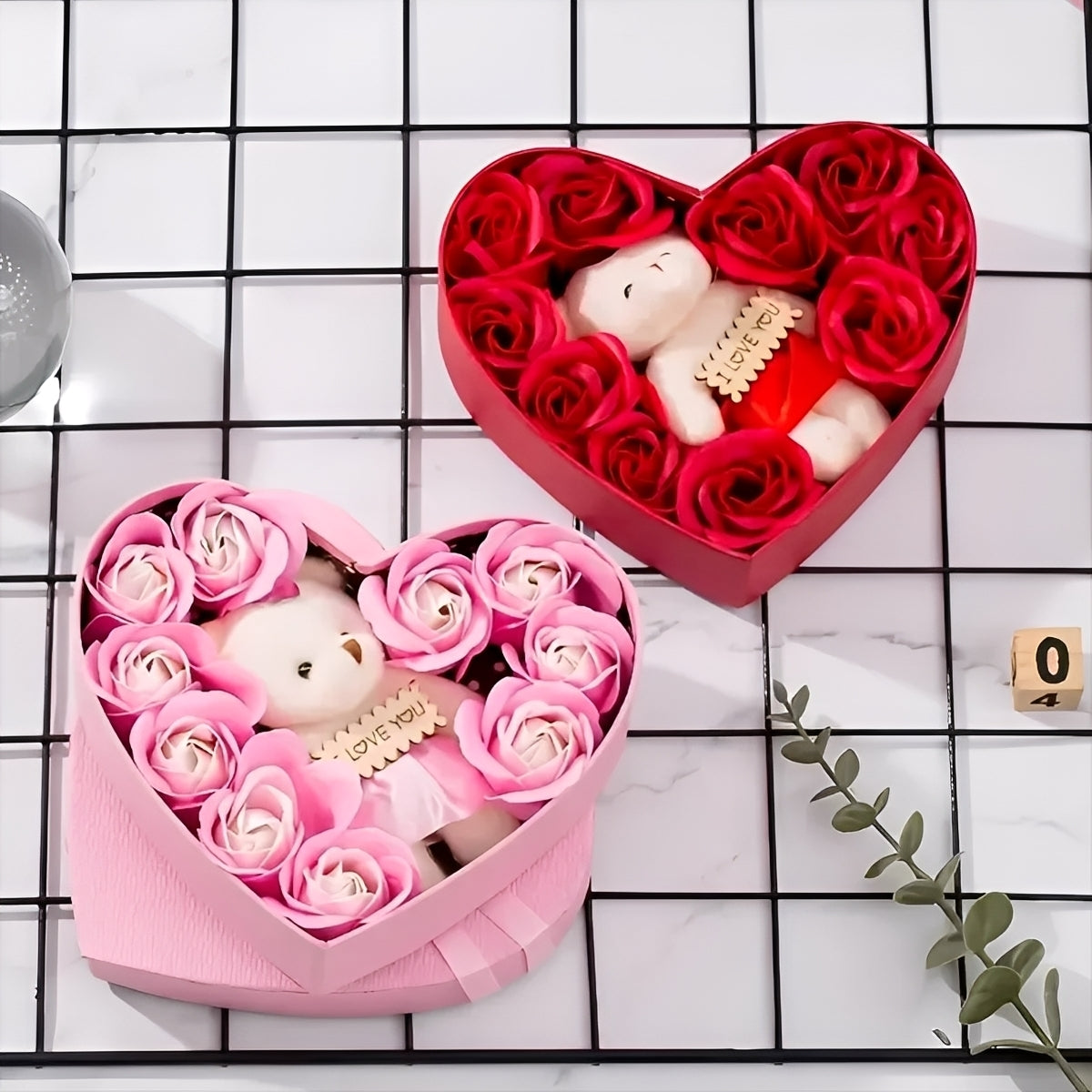 Heartley - Rosenbär als herzförmiges Präsent zum Valentinstag