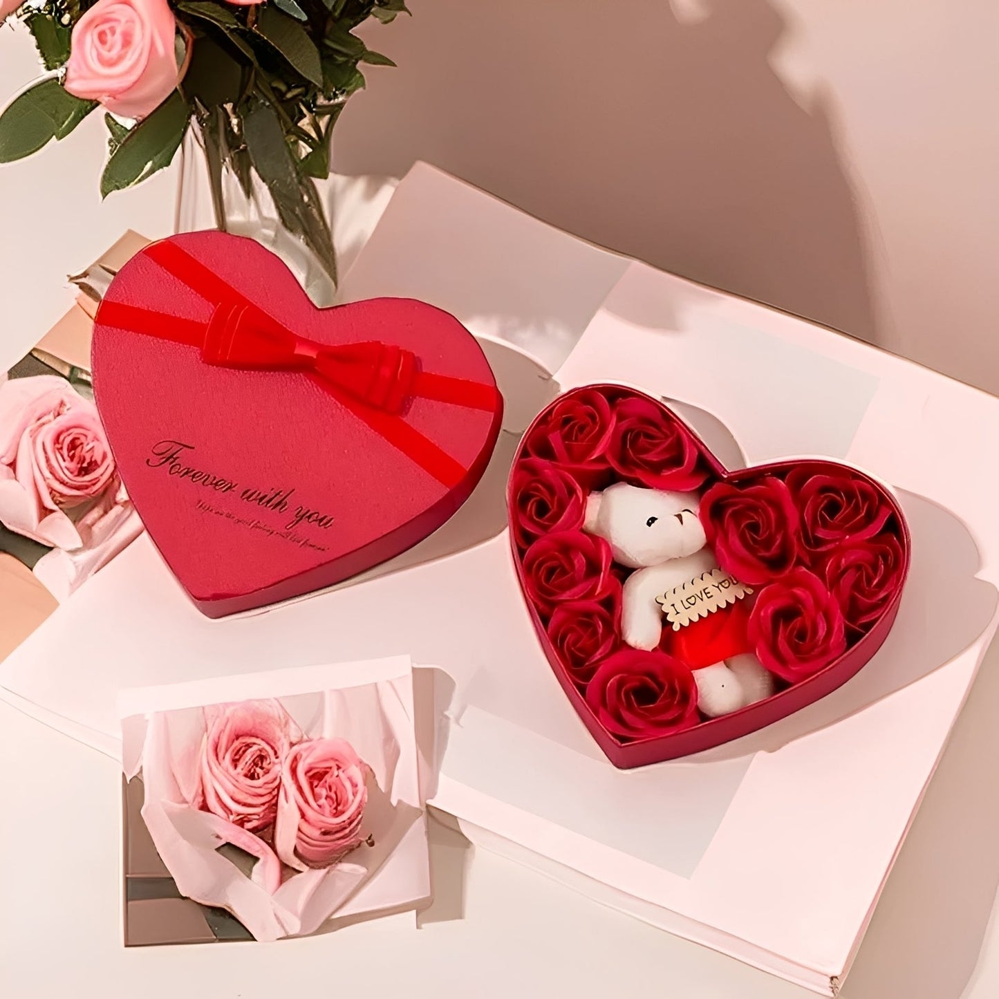 Heartley - Rosenbär als herzförmiges Präsent zum Valentinstag