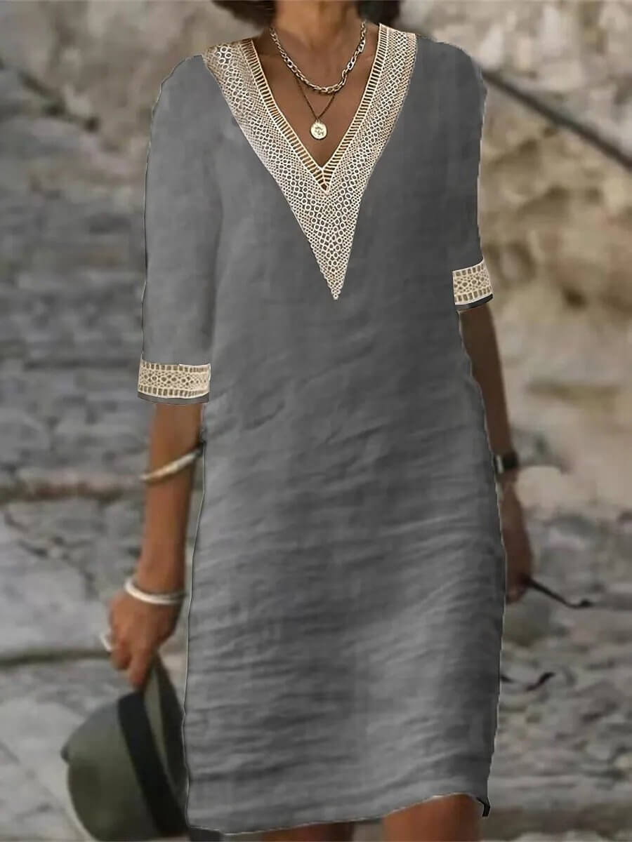 Arianne - Elegantes V-Kleid aus Baumwolle im Häkel-Look