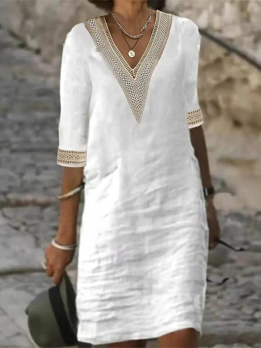 Arianne - Elegantes V-Kleid aus Baumwolle im Häkel-Look