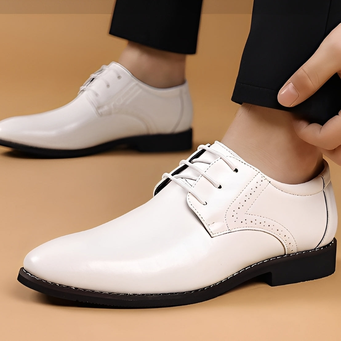 Desmond - Schicke Lederschnürschuhe mit Lochmuster für Männer