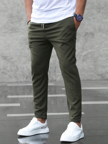 Allan - Bequeme Herrenhose aus Stretchmaterial mit Kordelzug, schlanker Schnitt