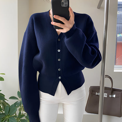 Carolyn - Klassische, leichte Damenstrickjacke