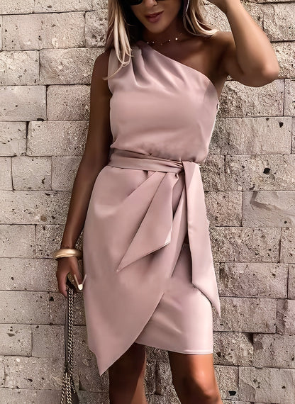 Alvena - Schickes, schräges Damenkleid mit einem Ärmel