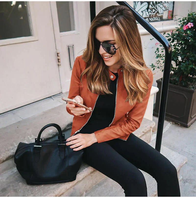 Amber – Modische Kunstlederjacke für Frauen