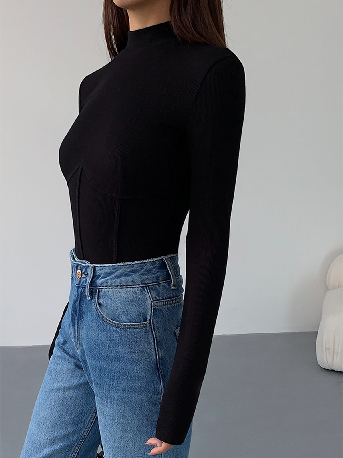 Nelia – Enges T-Shirt mit Stehkragen